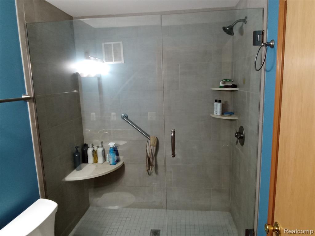 2228 Frazho Road Warren, MI 48091 - Photo 10 of 14
