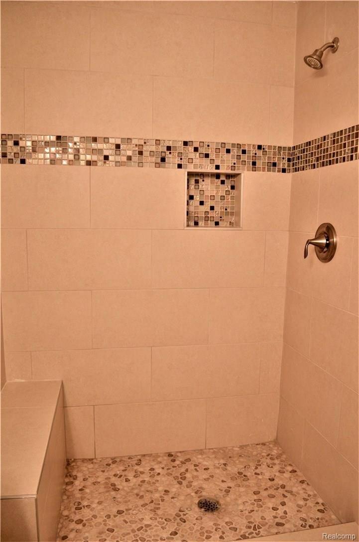 4620 East Clyde Road Howell, MI 48855 - Photo 7 of 14 Master bathroom