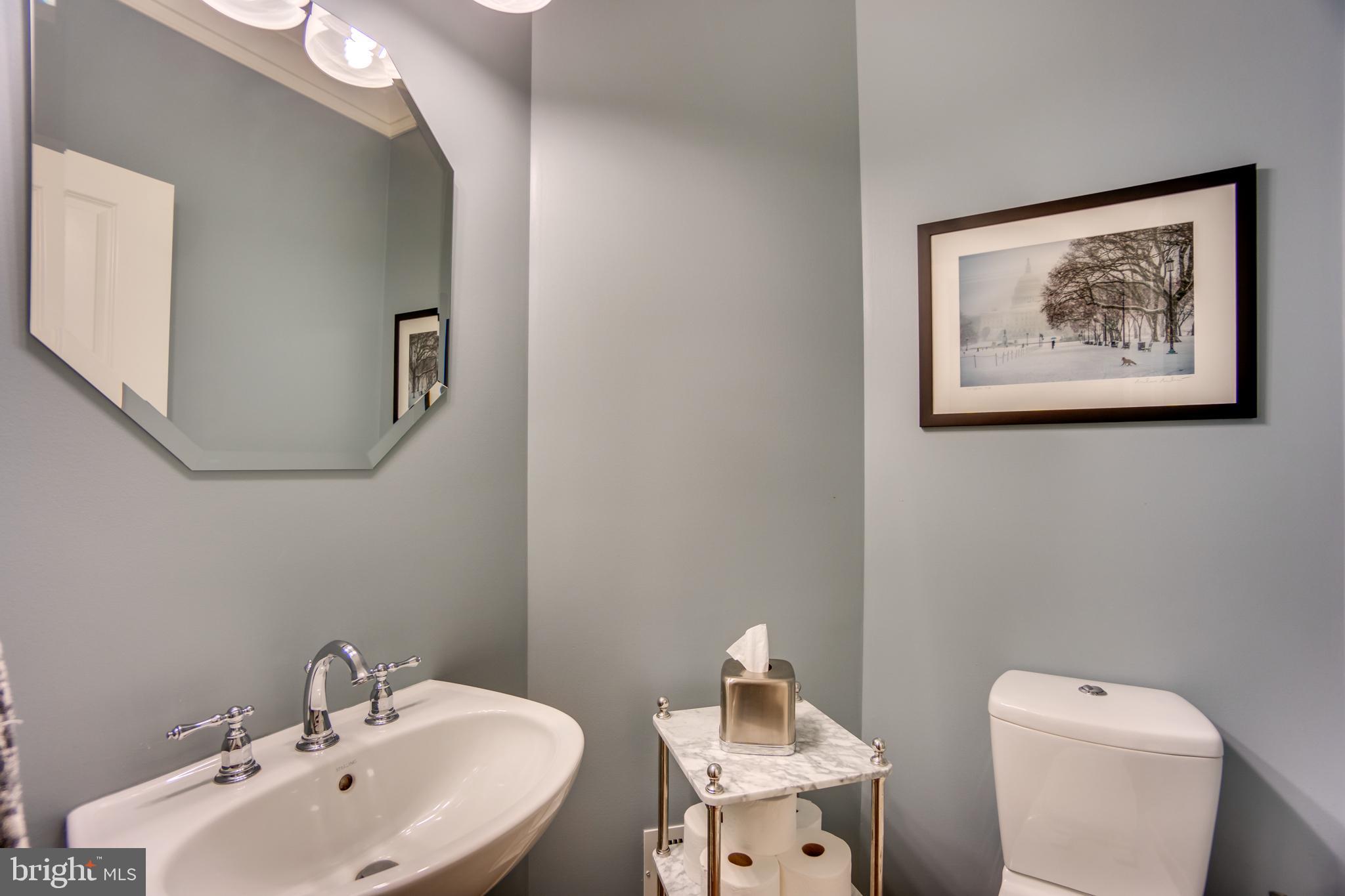 826 First Street Alexandria, VA 22314 - Photo 4 of 29 Half Bath