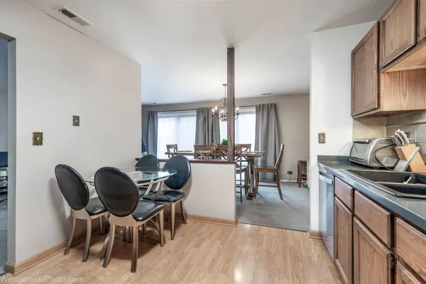 $285,000 | 2950 Northampton Drive, Unit B2, Rolling Meadows, IL 60008