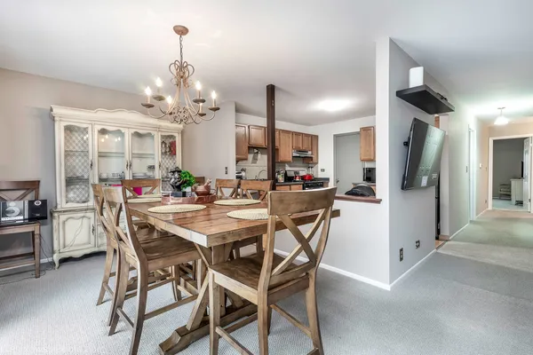 $285,000 | 2950 Northampton Drive, Unit B2, Rolling Meadows, IL 60008