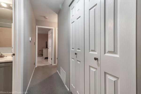 $285,000 | 2950 Northampton Drive, Unit B2, Rolling Meadows, IL 60008