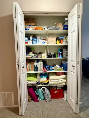 $285,000 | 2950 Northampton Drive, Unit B2, Rolling Meadows, IL 60008