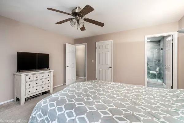 $285,000 | 2950 Northampton Drive, Unit B2, Rolling Meadows, IL 60008