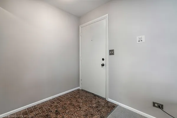 $285,000 | 2950 Northampton Drive, Unit B2, Rolling Meadows, IL 60008