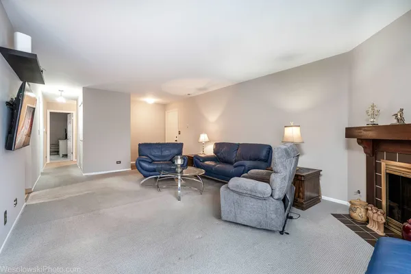 $285,000 | 2950 Northampton Drive, Unit B2, Rolling Meadows, IL 60008