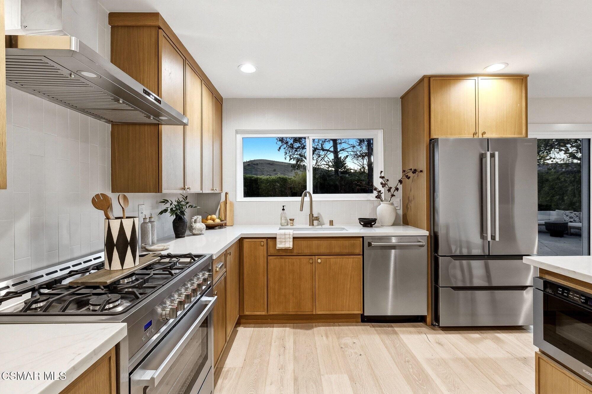 5525 Parkmor Road Calabasas, CA 91302 - Photo 3 of 24 037_cjp_1299_4000_print_494