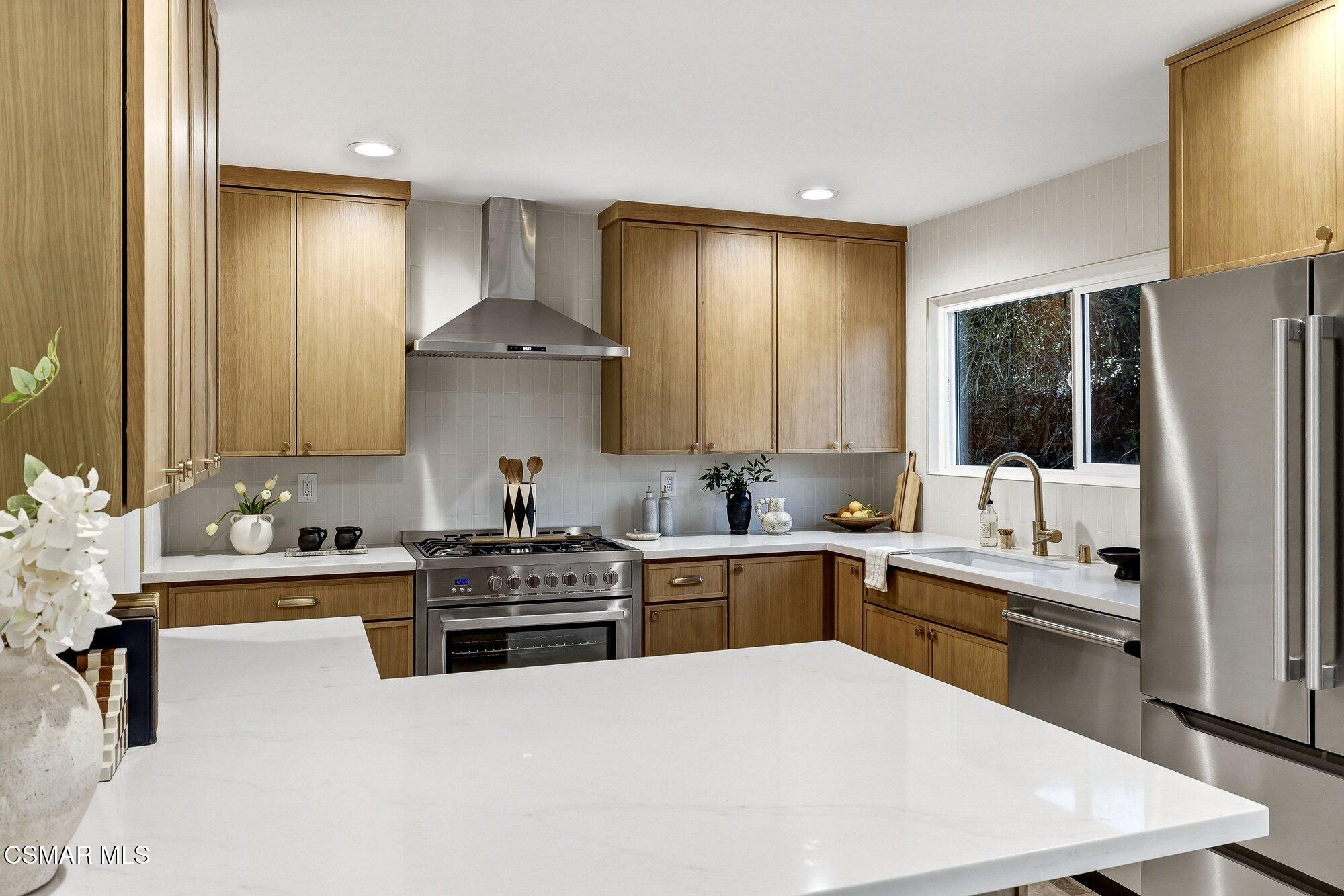 5525 Parkmor Road Calabasas, CA 91302 - Photo 4 of 24 036_cjp_1294_4000_print_915