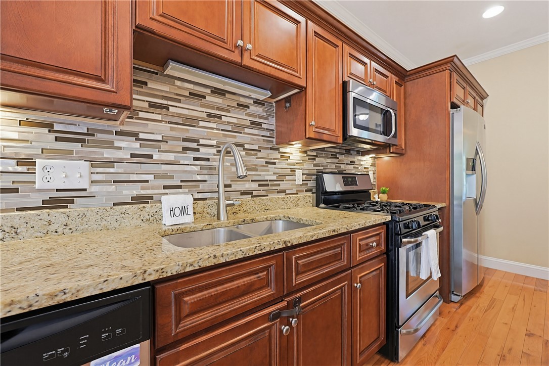 164 Bear Hill Road, Unit 19 Cumberland, RI 02864 - Photo 5 of 37