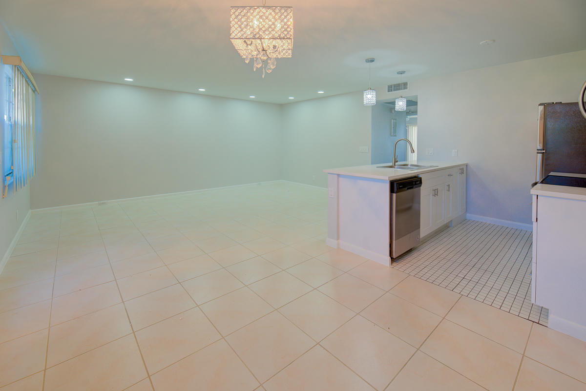 2015 Guildford East Boca Raton, FL 33434 - Photo 8 of 24 Web Wide Shot 1
