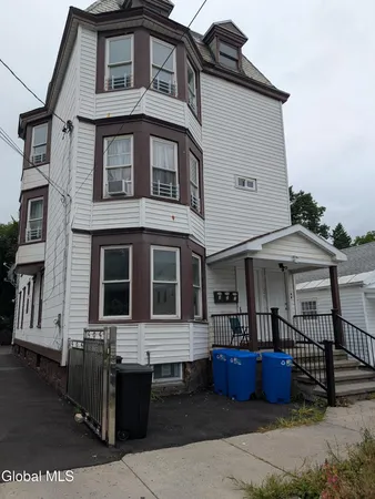 $1,600 | 120 Degraff Street, Unit 1, Schenectady, NY 12308
