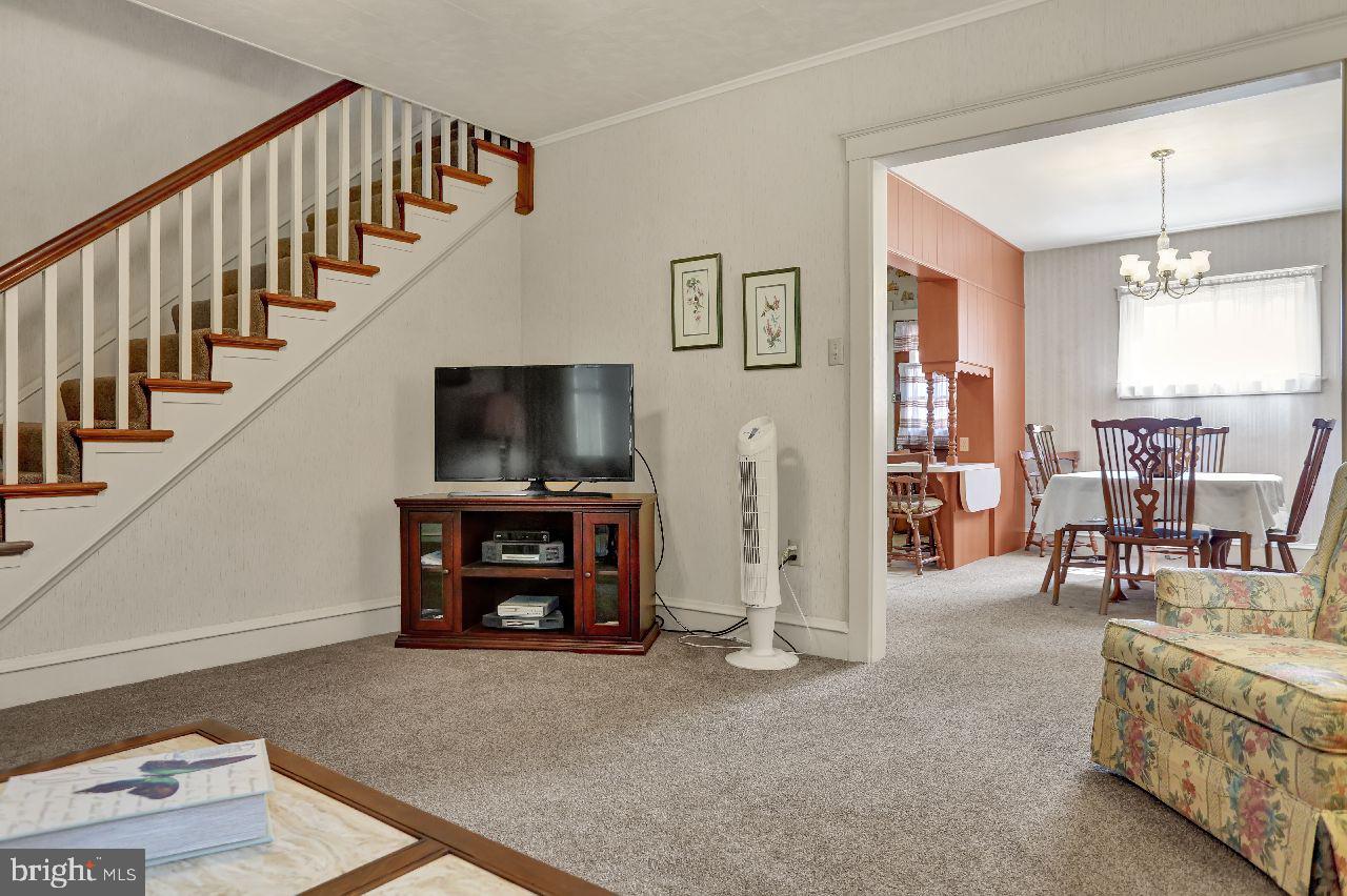 511 Friedensburg Road Reading, PA 19606 - Photo 4 of 29 Living Room