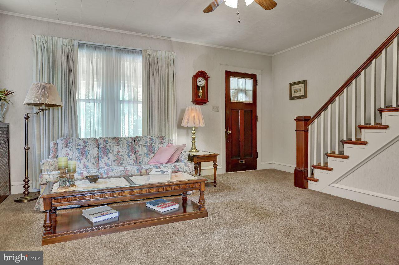 511 Friedensburg Road Reading, PA 19606 - Photo 5 of 29 Living Room