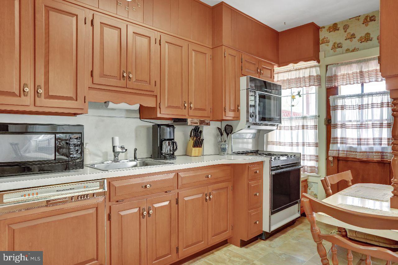 511 Friedensburg Road Reading, PA 19606 - Photo 9 of 29 Kitchen