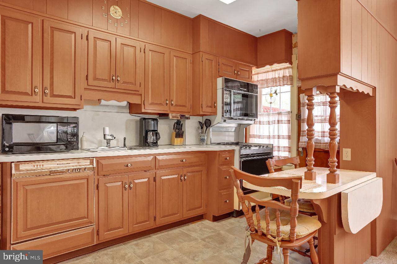 511 Friedensburg Road Reading, PA 19606 - Photo 10 of 29 Kitchen