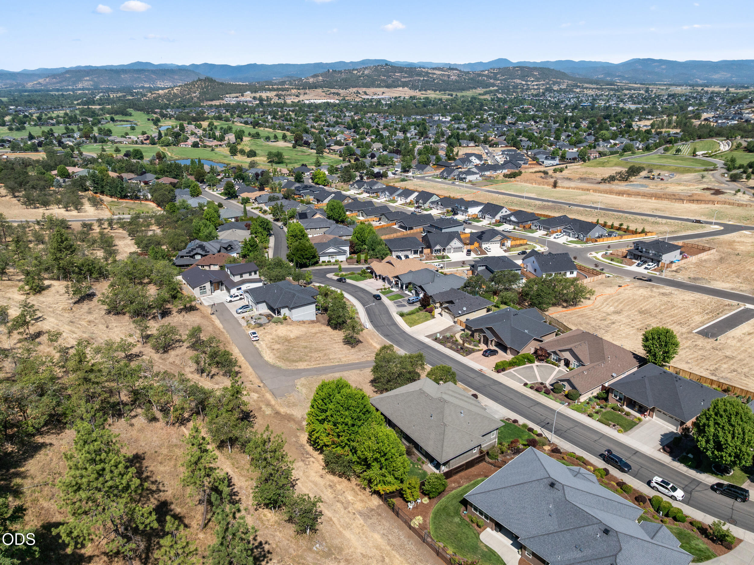 1330 Poppy Ridge Drive Eagle Point, OR 97524 - Photo 5 of 12