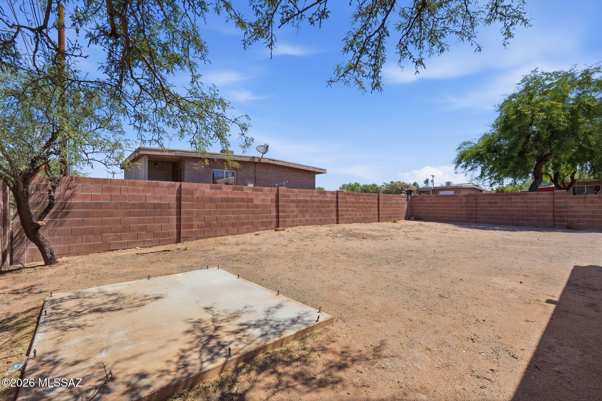 136 West Elvira Road Tucson, AZ 85756 - Photo 26 of 27 a view of a backyard