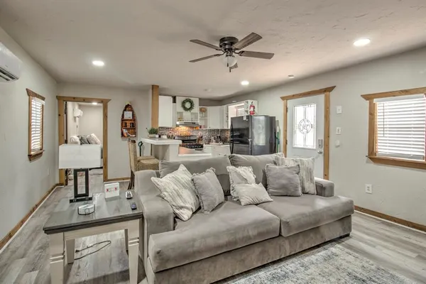 $1,200 | 179 Oak Street, Nocona, TX 76255