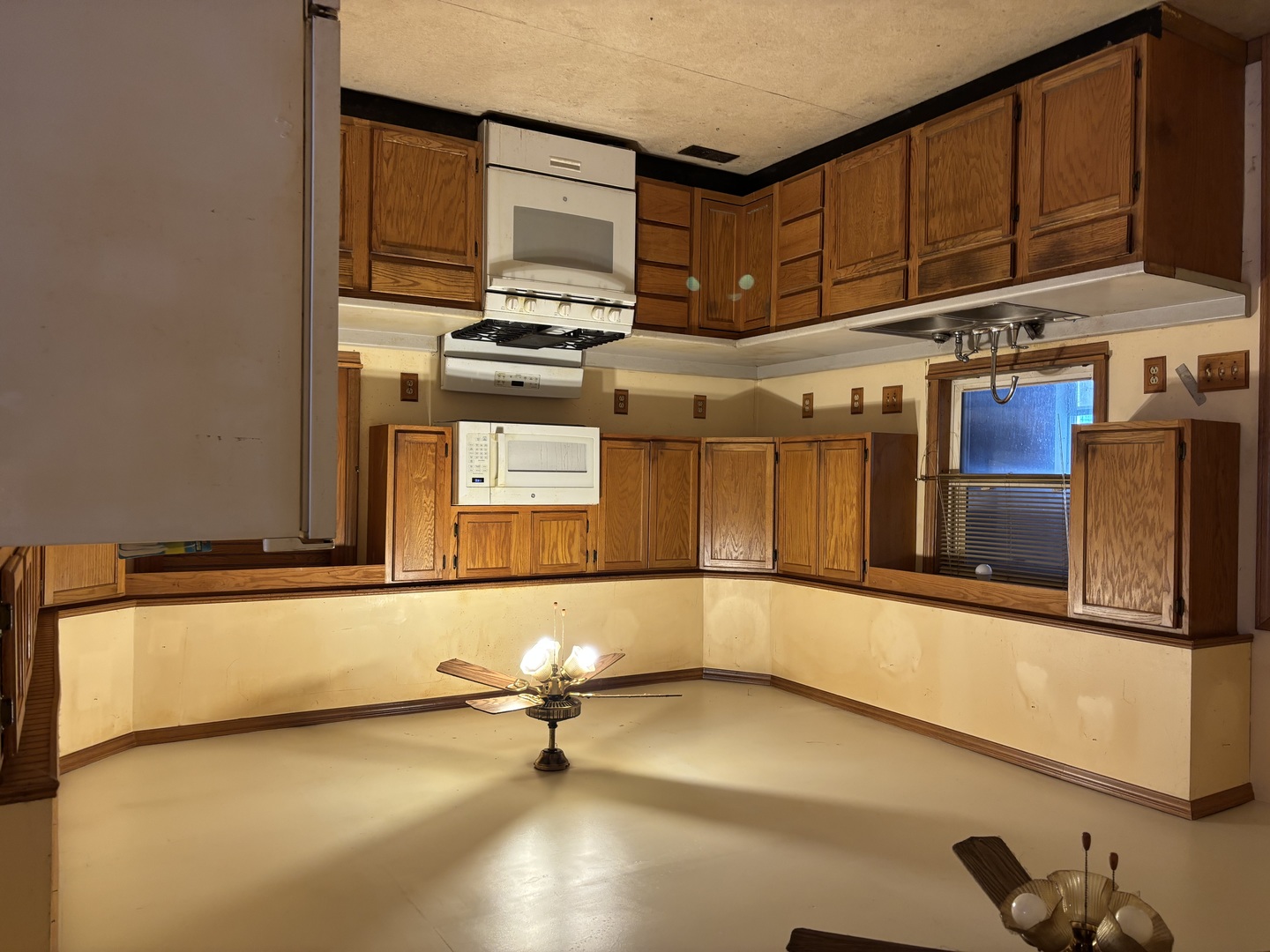 1613 West 1st Street Dixon, IL 61021 - Photo 4 of 6