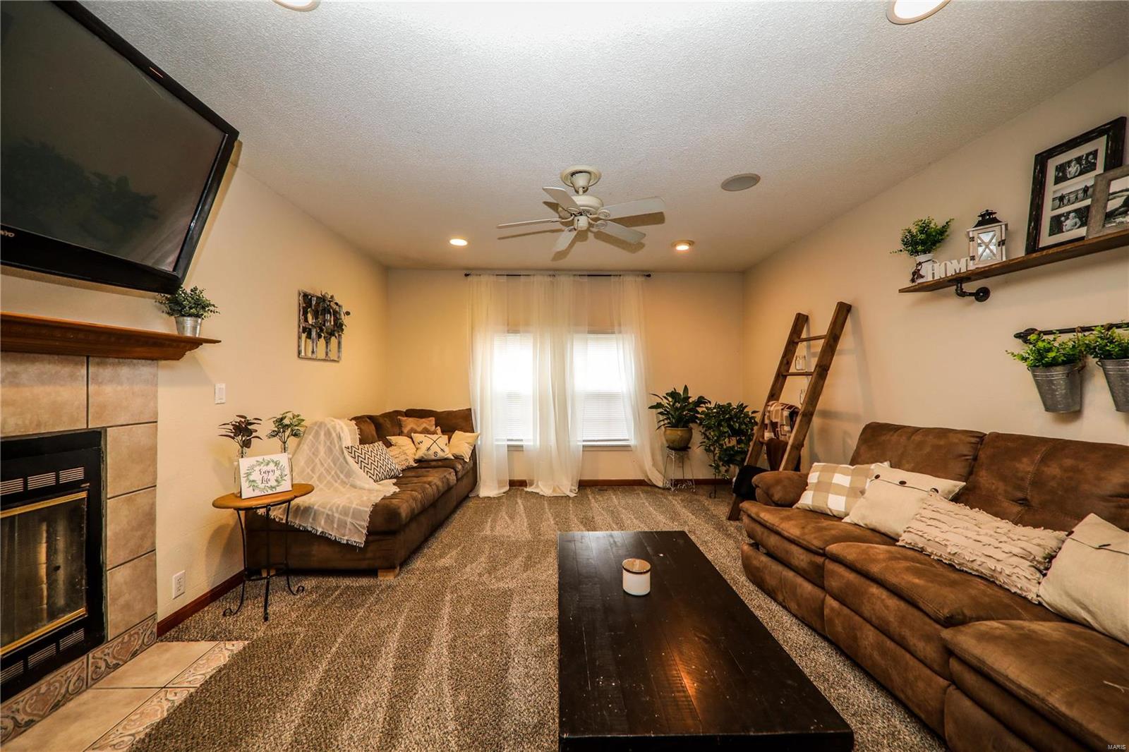 452 Tamarach Drive Edwardsville, IL 62025 - Photo 3 of 23 Gallery Image 3