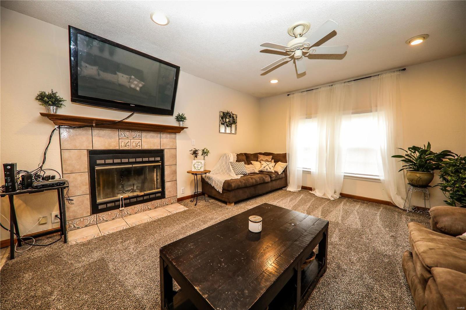 452 Tamarach Drive Edwardsville, IL 62025 - Photo 4 of 23 Gallery Image 4