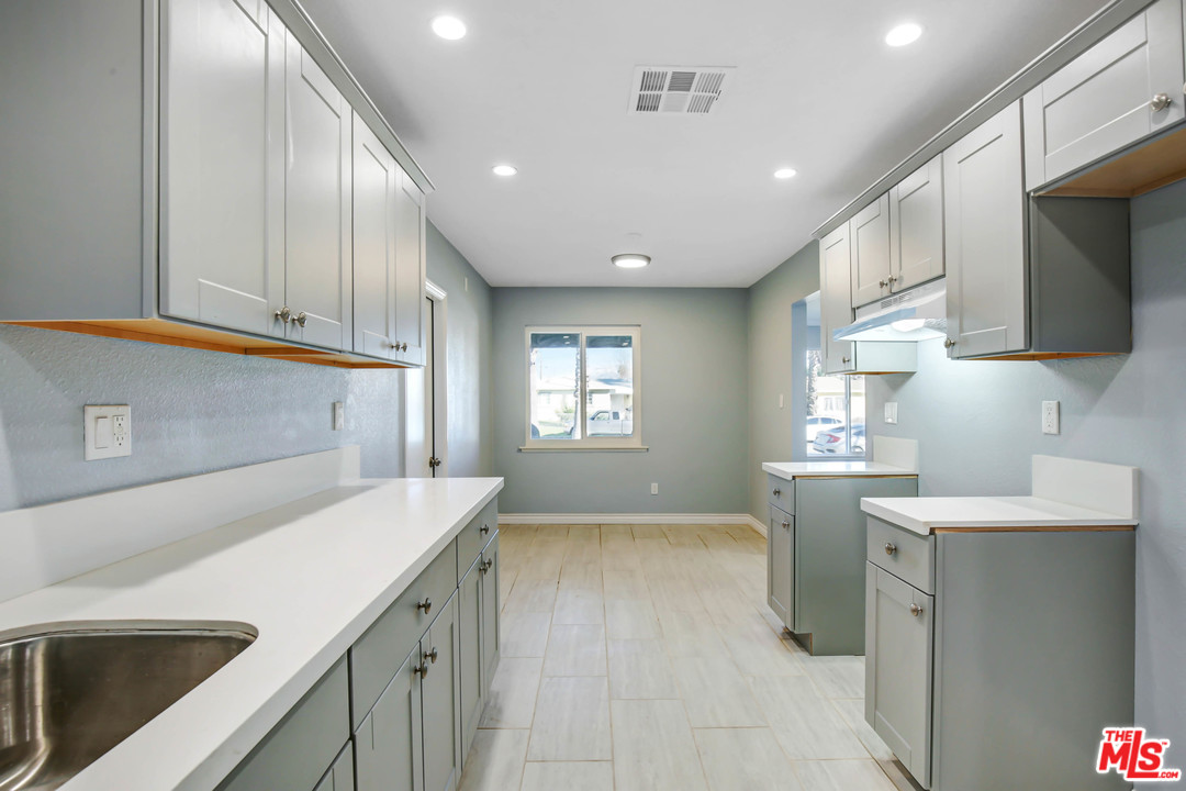 6646 Brampton Avenue Rialto, CA 92376 - Photo 8 of 13 Gallery Image 8