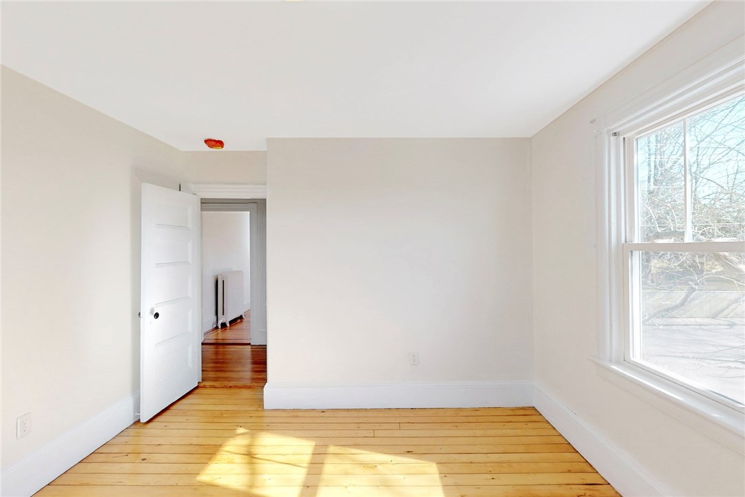547 Spring Street Newport, RI 02840 - Photo 20 of 36 2nd floor bedroom