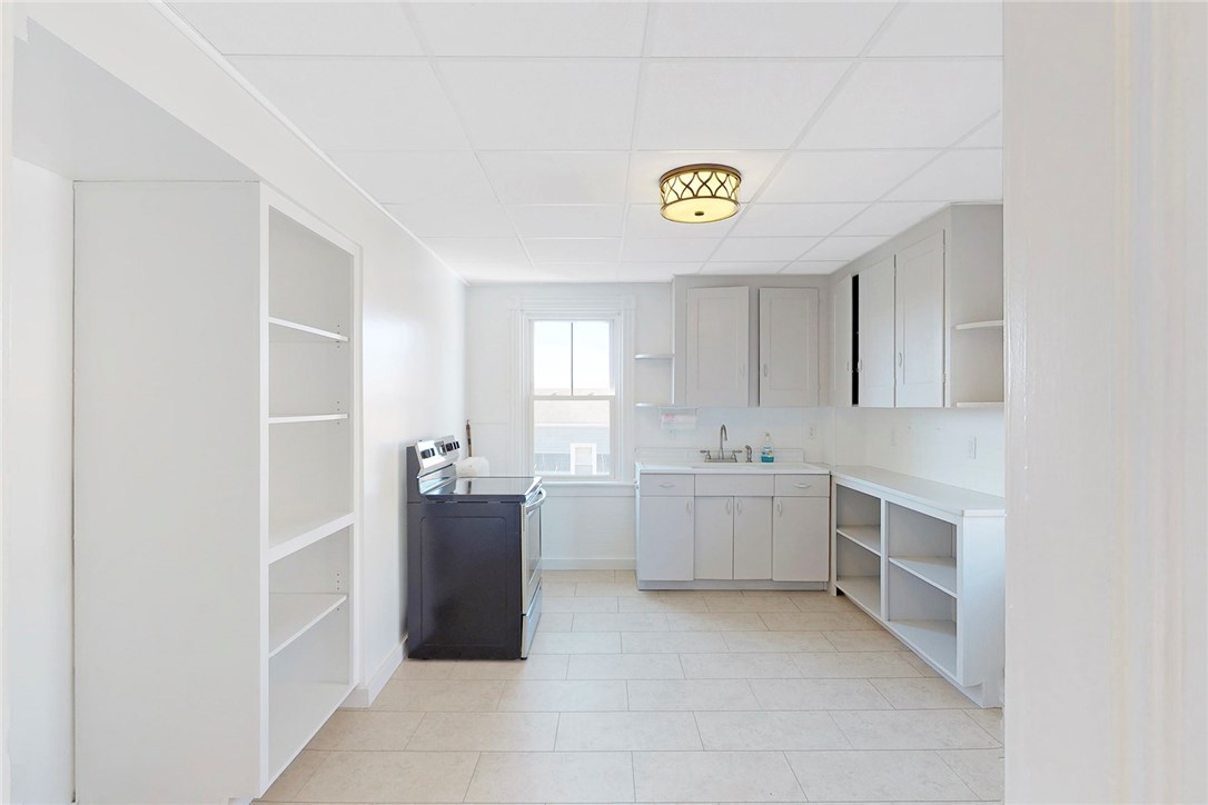 547 Spring Street Newport, RI 02840 - Photo 22 of 36 2nd floor kitchen
