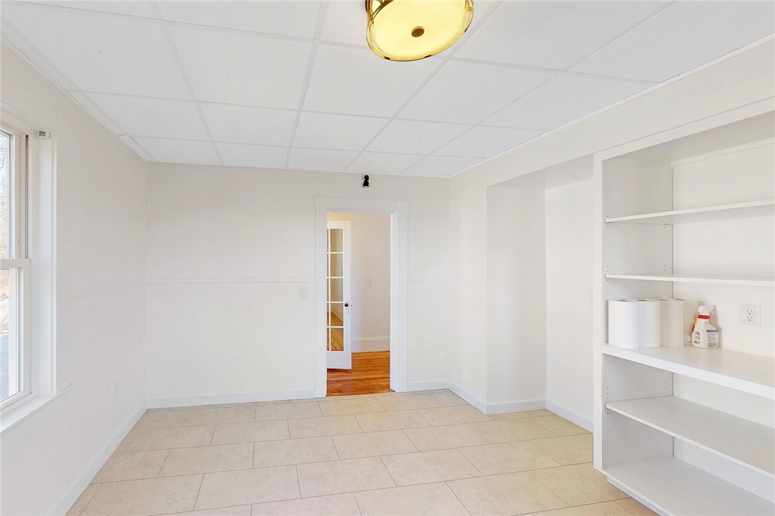 547 Spring Street Newport, RI 02840 - Photo 23 of 36