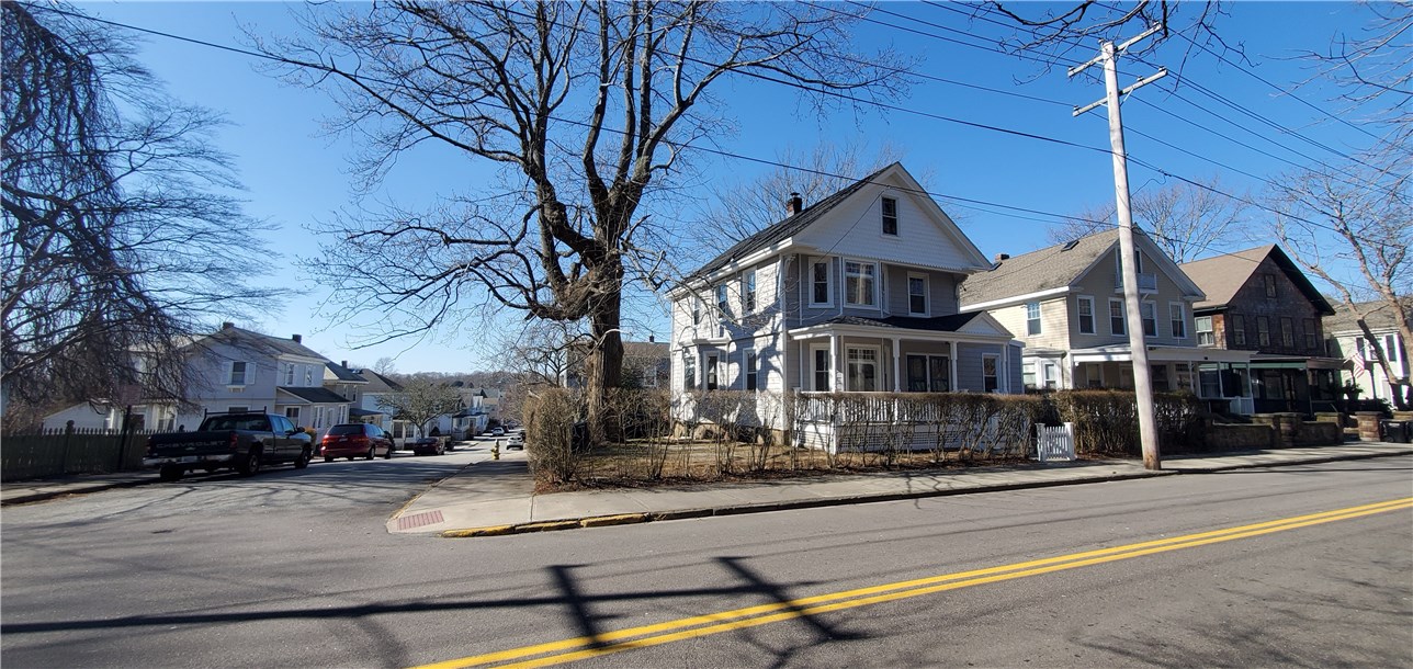 547 Spring Street Newport, RI 02840 - Photo 32 of 36