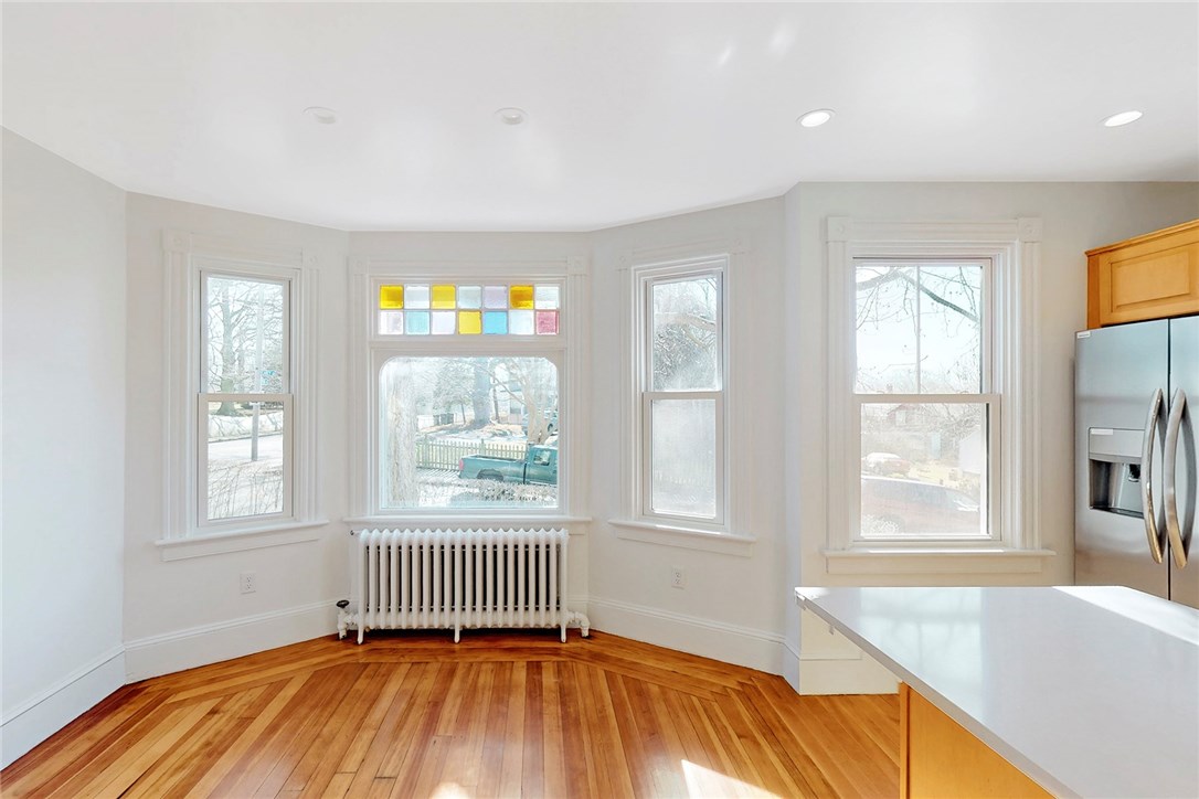 547 Spring Street Newport, RI 02840 - Photo 8 of 36