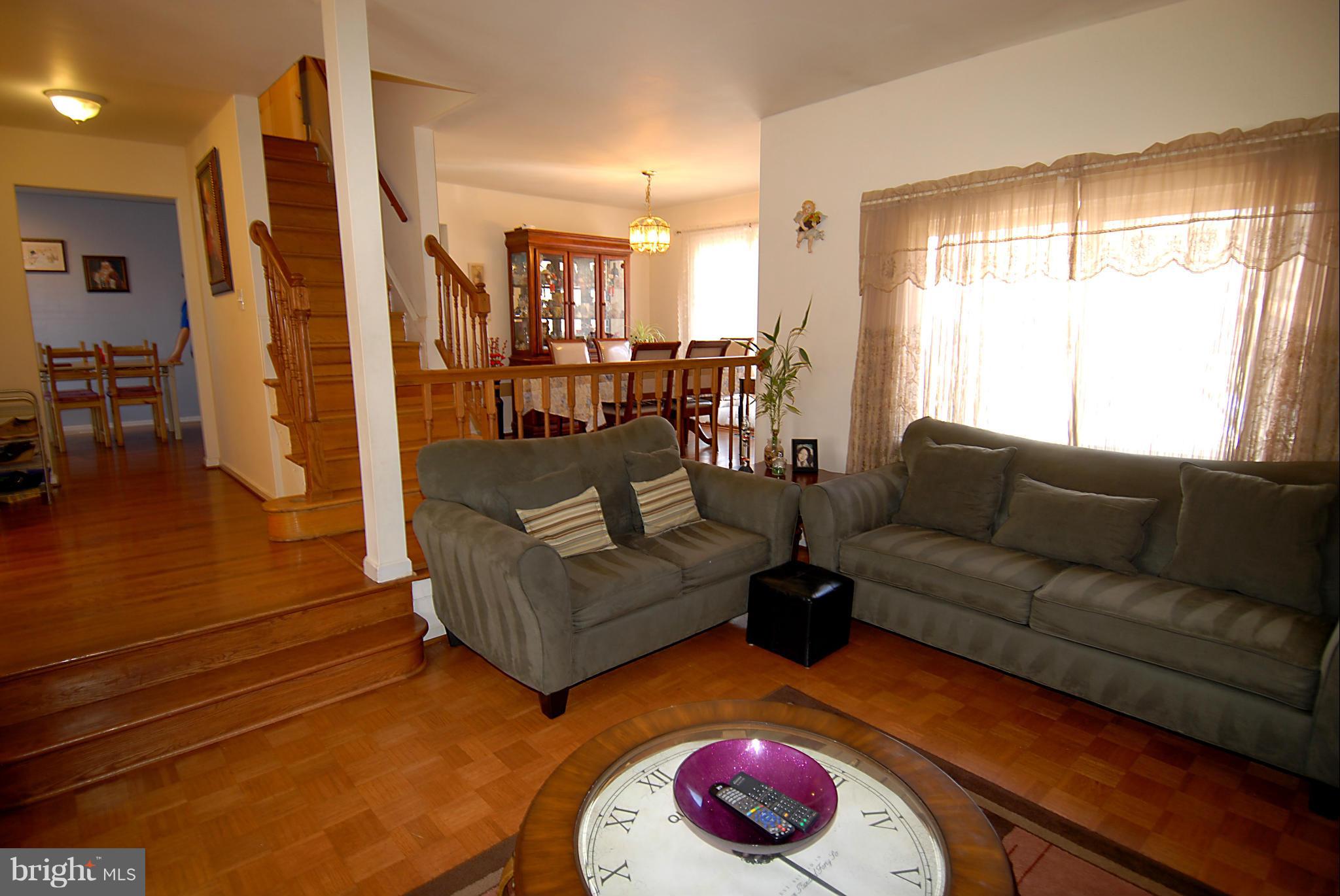 12911 Sturbridge Road Woodbridge, VA 22192 - Photo 3 of 30 Living Room