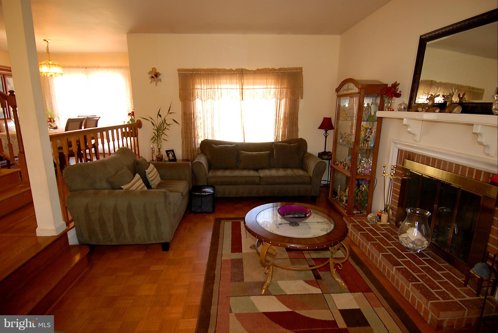 12911 Sturbridge Road Woodbridge, VA 22192 - Photo 4 of 30 Living Room