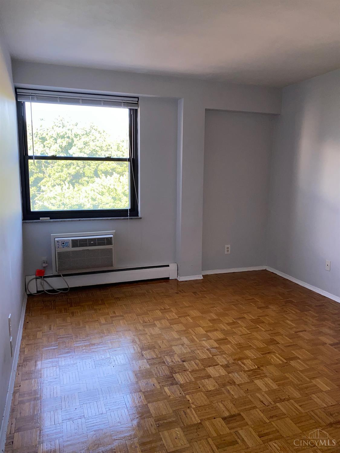 1815 William Howard Taft Road, Unit 604 Cincinnati, OH 45206 - Photo 12 of 21