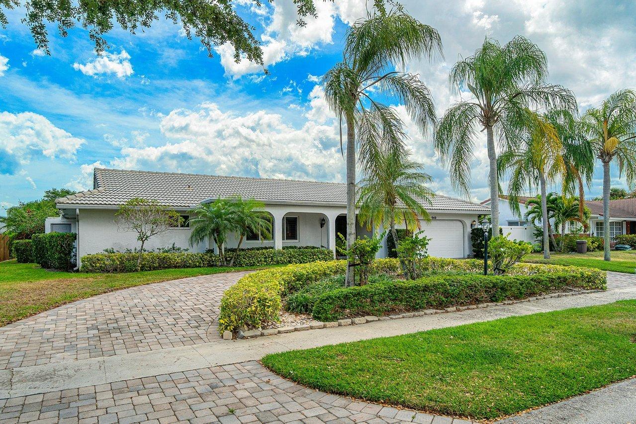 940 Southwest 15th Street Boca Raton, FL 33486 - Photo 3 of 31 003-940Southwest15thStreet-BocaRaton-FL-