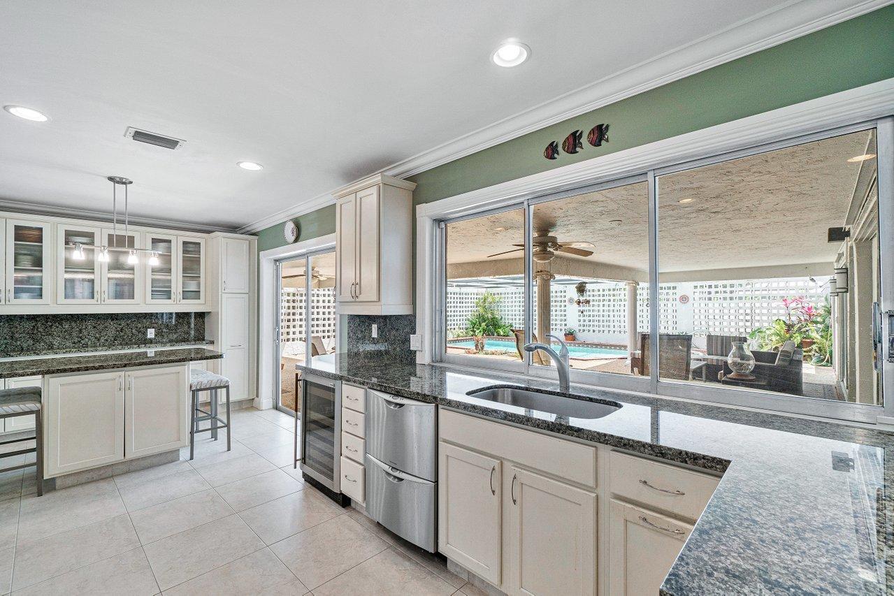 940 Southwest 15th Street Boca Raton, FL 33486 - Photo 9 of 31 015-940Southwest15thStreet-BocaRaton-FL-