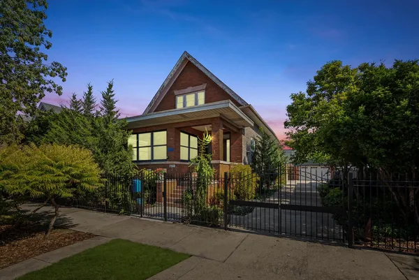 $979,000 | 1529 North Harding Avenue, Chicago, IL 60651