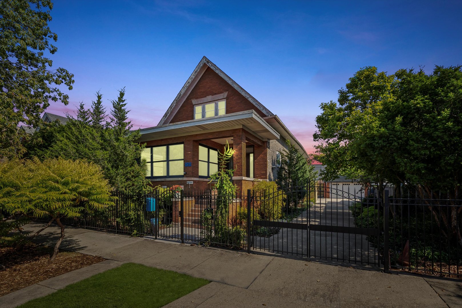 1529 North Harding Avenue Chicago, IL 60651 - Photo 1 of 52