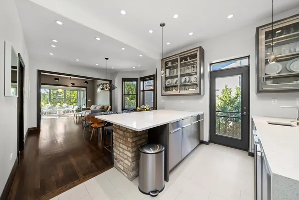 $979,000 | 1529 North Harding Avenue, Chicago, IL 60651