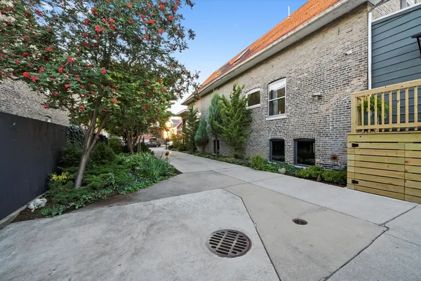 $979,000 | 1529 North Harding Avenue, Chicago, IL 60651