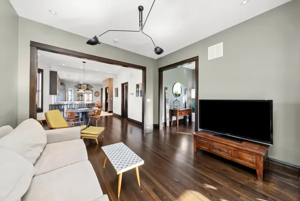 $979,000 | 1529 North Harding Avenue, Chicago, IL 60651