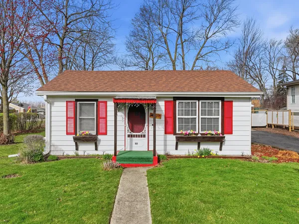 $249,000 | 101 Oakleaf Road, Lake In The Hills, IL 60156