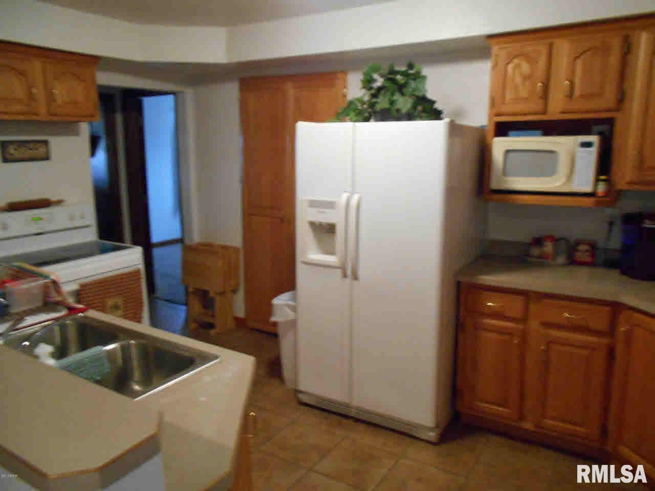 3252 Blue Mound Road Flora, IL 62839 - Photo 6 of 13