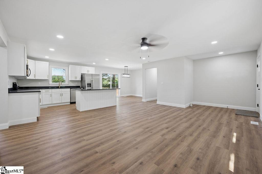 218 Ridgecrest Drive Williamston, SC 29697 - Photo 4 of 27