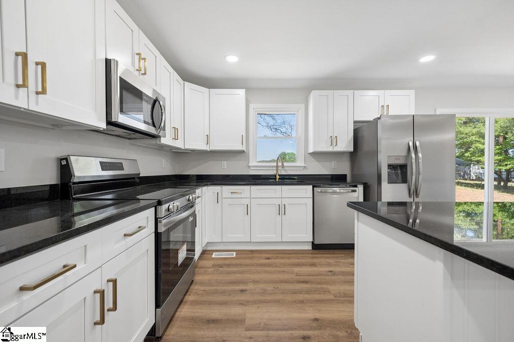 218 Ridgecrest Drive Williamston, SC 29697 - Photo 6 of 27