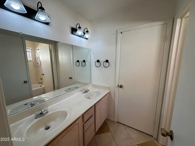 $1,895 | 3754 East Ironwood Drive, Phoenix, AZ 85044