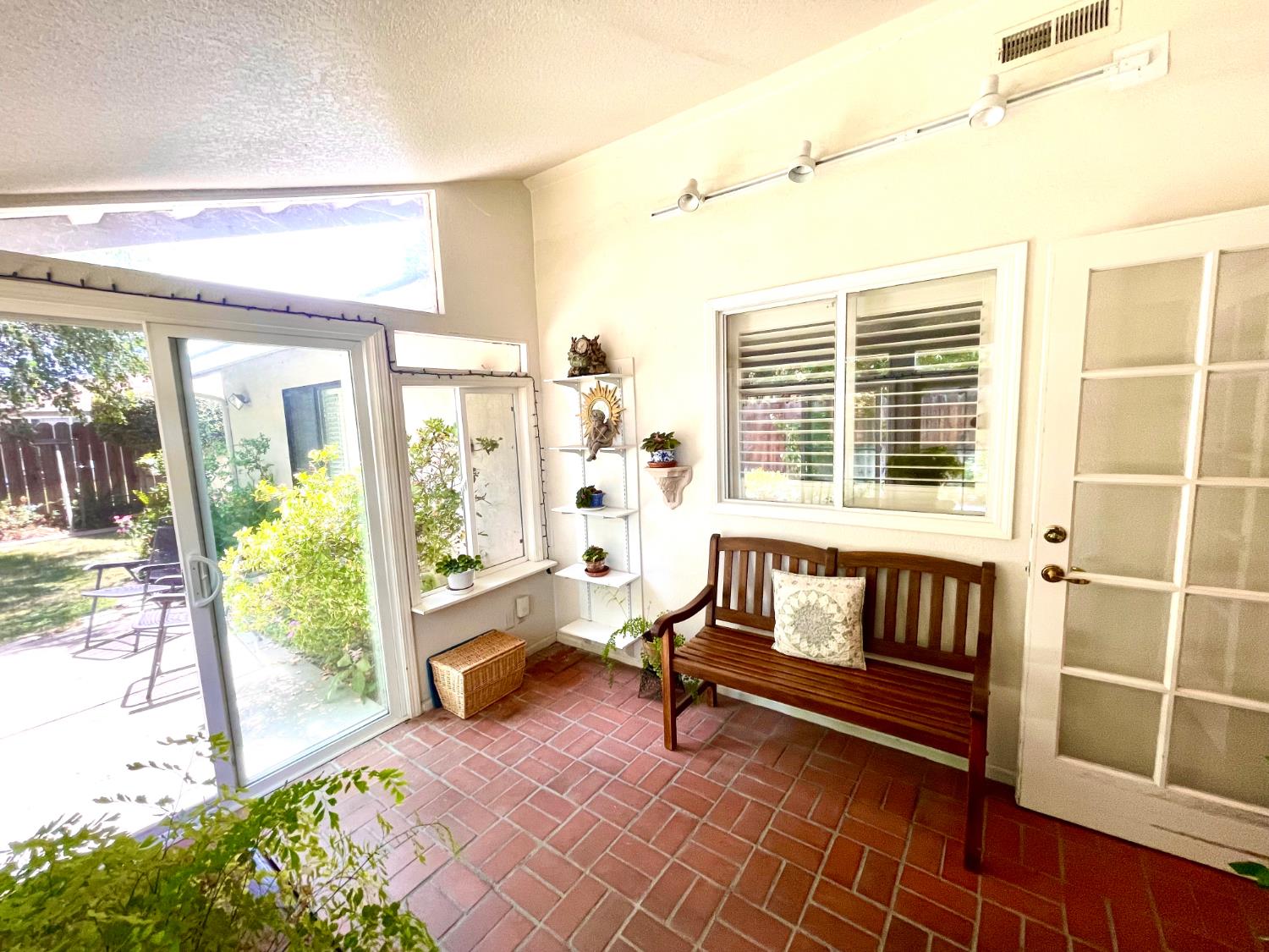 2052 Del Rio Drive Stockton, CA 95204 - Photo 21 of 28