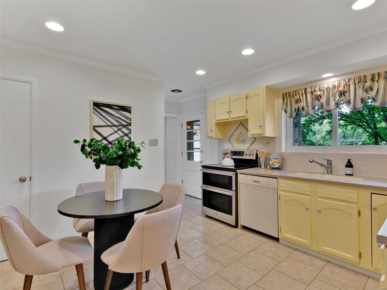 864 Renderer Drive Warson Woods, MO 63122 - Photo 9 of 24