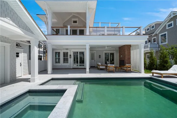 $4,695,000 | 811 Ocean Road, Narragansett, RI 02882