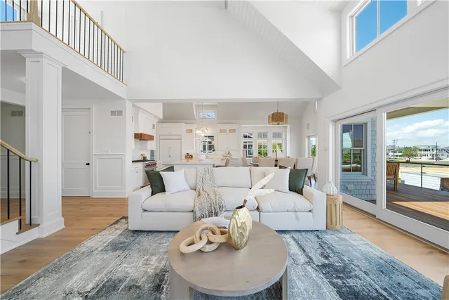 $4,695,000 | 811 Ocean Road, Narragansett, RI 02882